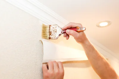 Pose de papier peint à Névez — revêtements muraux et toiles de verre